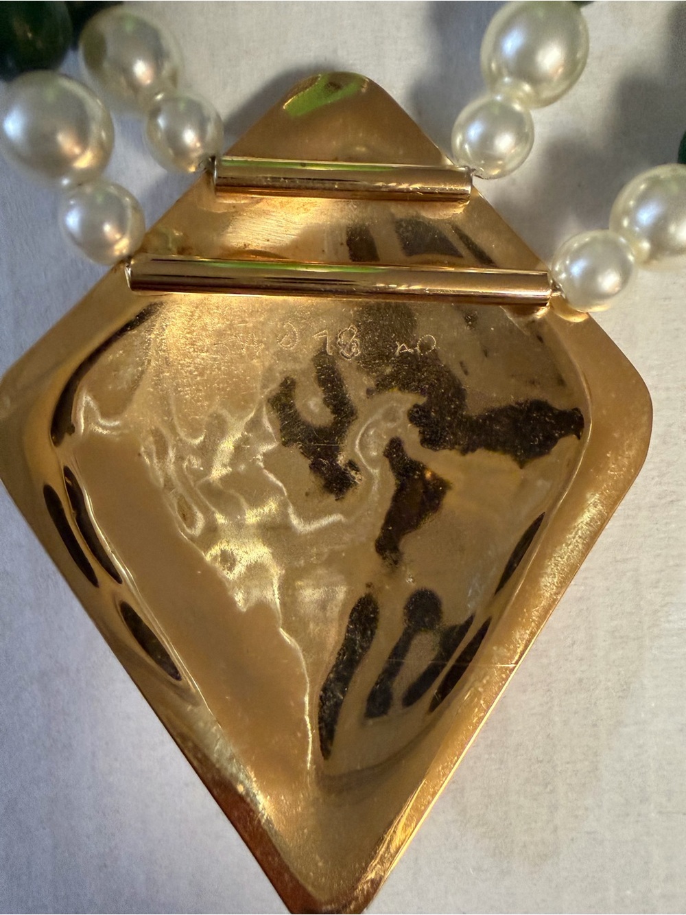 Carlton Ridge for Sutton Hoo Signed alternating Gold and Green Pearl Necklace - Picture 8 of 11